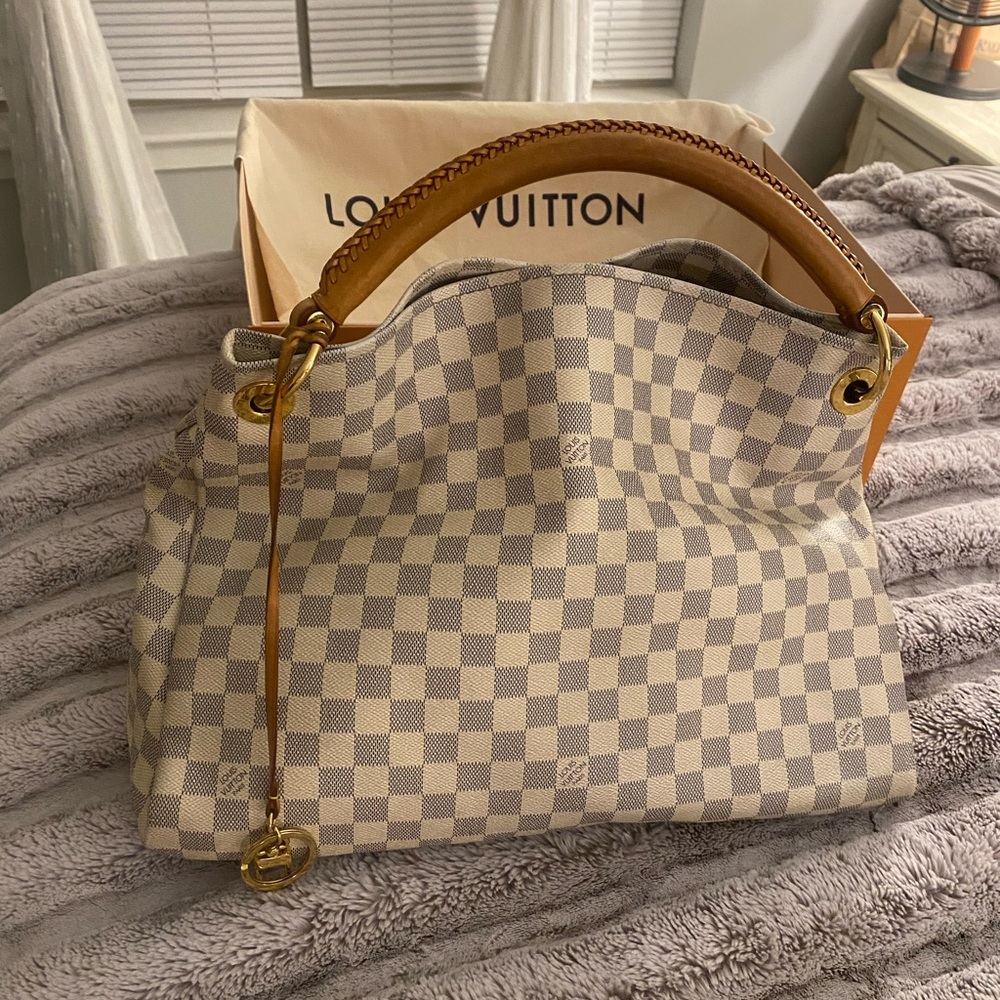 Artsy Louis Vuitton